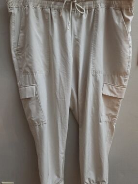 Old Navy Women's XL Stretchtech Cream Cargo Crop Ankle Joggers/Athletic Pants
